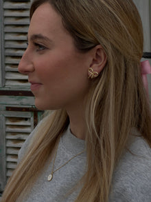  The Gold Bow Earrings - TallyThe Gold Bow EarringsThe Gold Bow Earrings